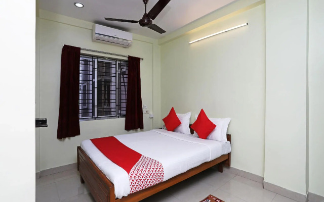OYO 14818 Sudarshan Apartment