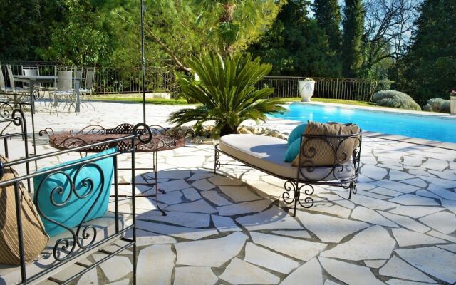 Peaceful Villa in Saint Paul de Vence With Swimming Pool