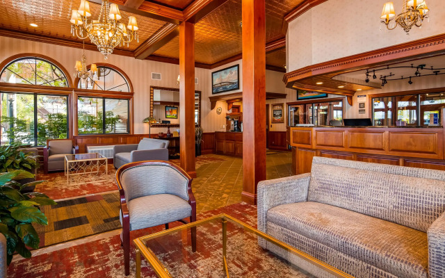 Best Western Plus Dockside Waterfront Inn