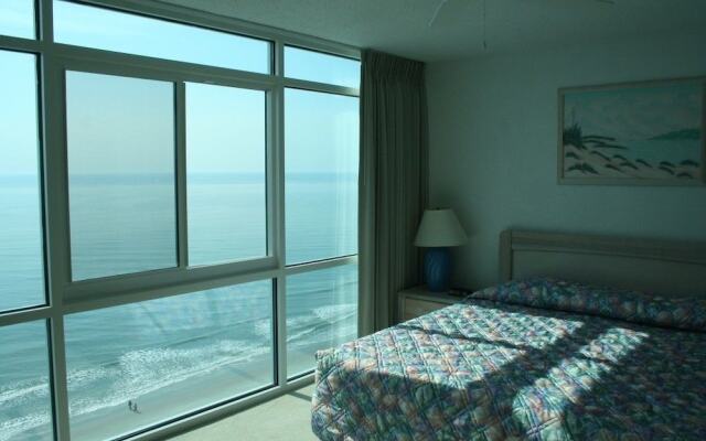 Club Regency in Regency Towers