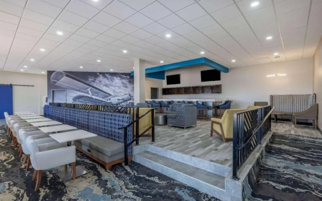 Clarion Hotel & Suites