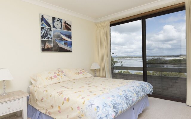 Lakeshore Lodge unit 11