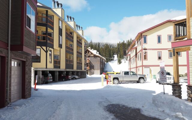 Apex Mountain Lodge Suite 4 Bedrooms 2 Bathrooms Condo