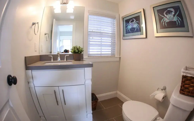 Fantastic 6 bedroom 4 bath Pool Home