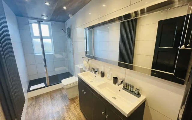 Captain Chevalle Penthouse Studio Apartment