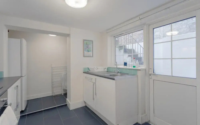 1 Bedroom Apartment in Notting Hill Accommodates 3
