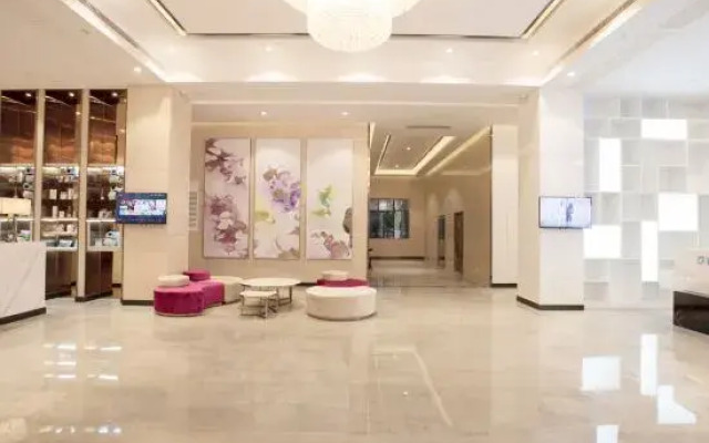 Lavande Hotel (Yingtan Longhushan Avenue long distance passenger station store)