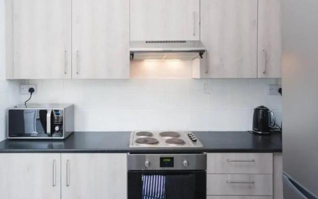 Newport house sleeps 9 - Mycityhaven