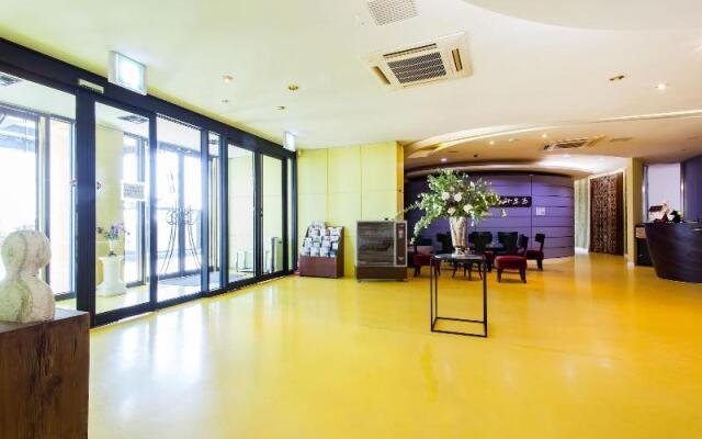 Pinebeach Hotel