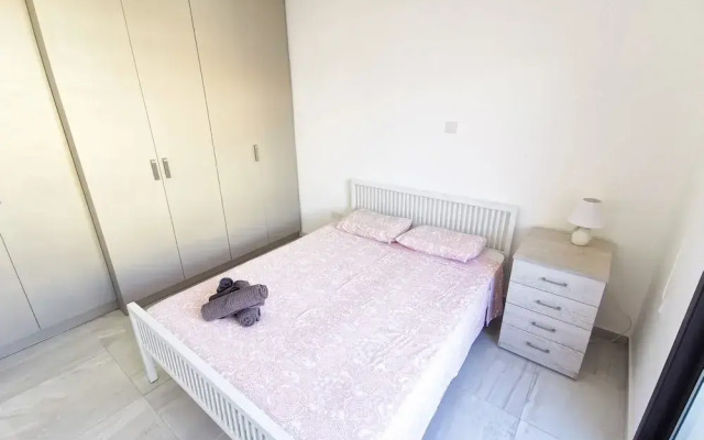 Vasilo Court Seaview City Apartment