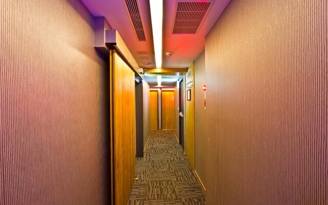 Newful Hotel