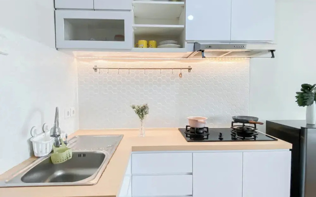Studio Near Rajawali Station At Amethyst Apartment