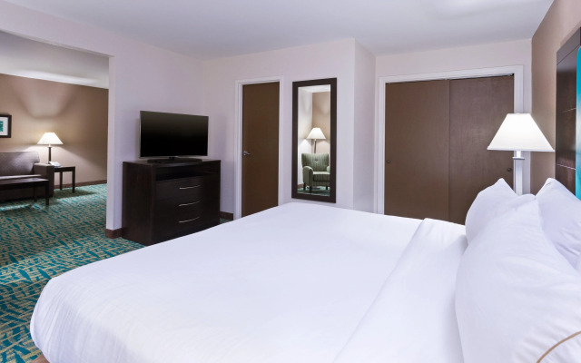Holiday Inn Express & Suites Wyomissing by IHG