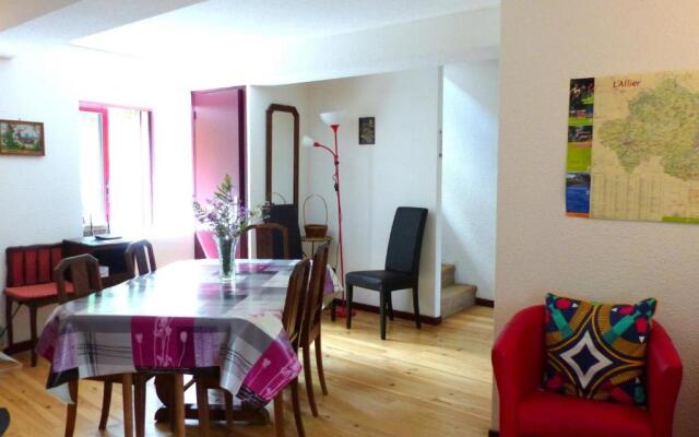 Gîte Ferrières-sur-Sichon, 4 pièces, 8 personnes - FR-1-489-212