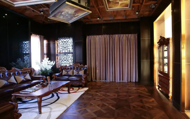 Donghu Lingang Hotel