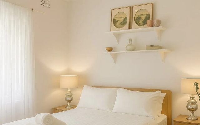 Sunlit Coastal Retreat Close to Cafes and Beach – Guest Rooms – Sydney