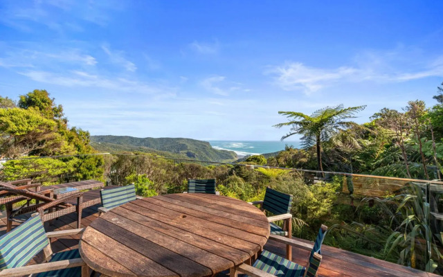 Piha - City Escape, Piha Holiday Home