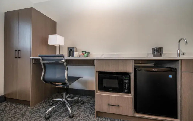 Coast Penticton Hotel