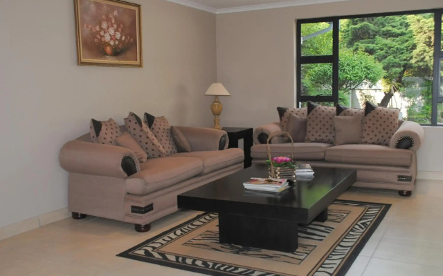 6 on Morris Guest Lodge