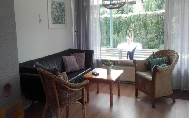 Nice Bungalow With a Sunny Garden