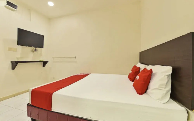OYO 90806 Rumah Tumpangan Laut Selatan