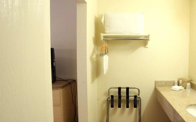California Inn & Suites Rancho Cordova - Sacramento