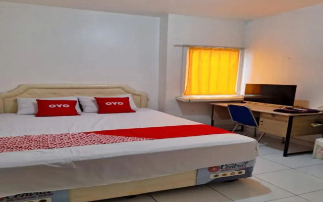 OYO 93701 Room Transit By At