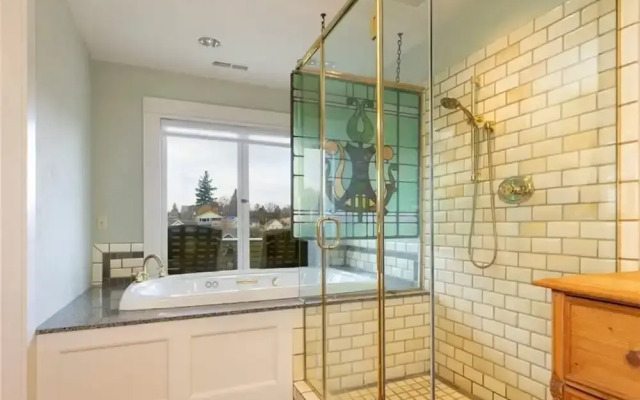Anne Haven Spacious Retreat DT Seattle