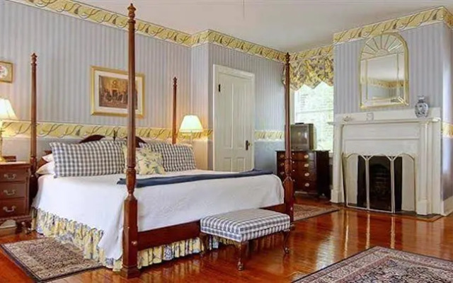 The Cannonboro Inn