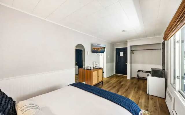 Fresh Coast Motel
