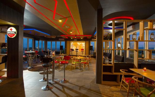 Ascent Hotel and Cafe