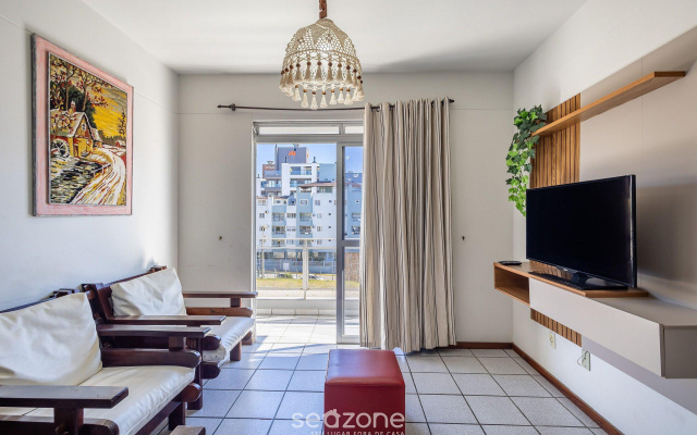 Apto 2Q 180m da praia com Garagem ERU032