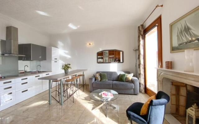 Quai St Pierre 2 bedrooms apt with sea view