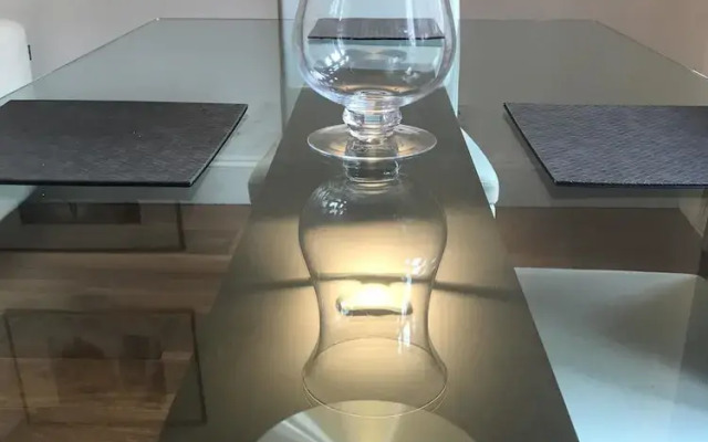 Suitely Trafalgar Square Luxury Apartment