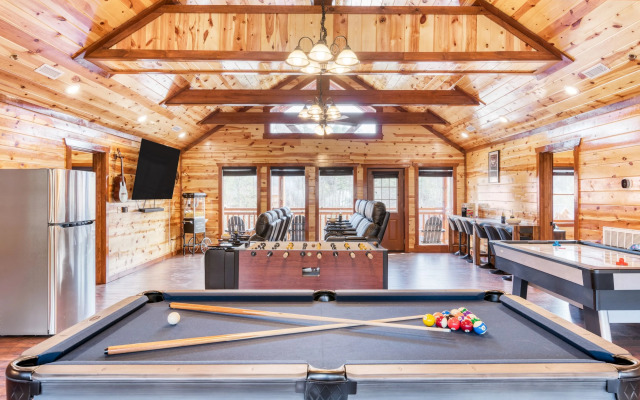 Boon by Avantstay 40-guest Luxe Smokies Retreat