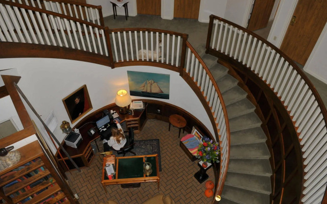 Lighthouse Club Hotel