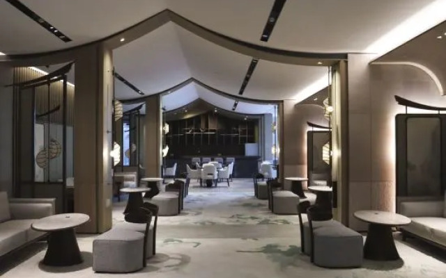 Qingdao Yixing Fang Hua Jian Tang · Lan She