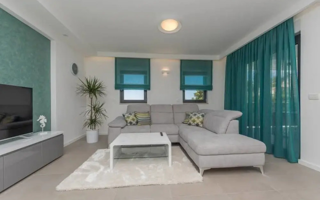 Villa VID