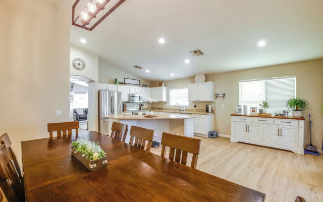 Fenced-in Pool & Patio: Gilbert Home!