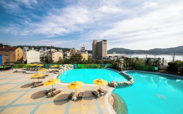 The Week& Resort