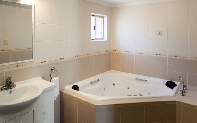 Best Western Plus Ambassador Orange