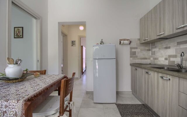 Polo - Relax Front Sea House