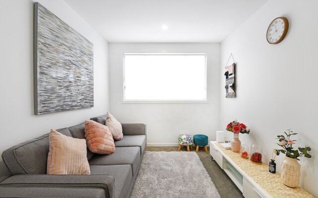 Gold Coast Private Villas - Waterfront Villas