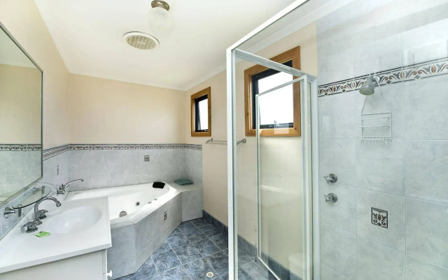 Acclaim Rose Gardens Beachside Holiday Park