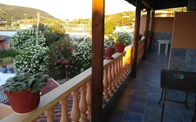 4 Seasons Beach Suites near Airport