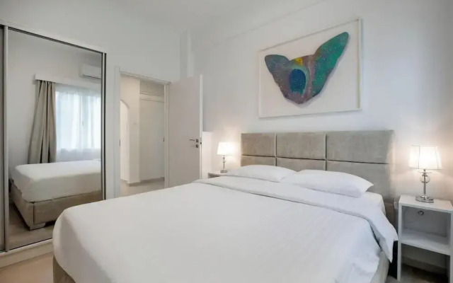 Acropolis Museum Apartment by A&A