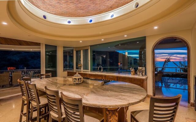 Penthouse With Amazing Views, and Luxury Throughout