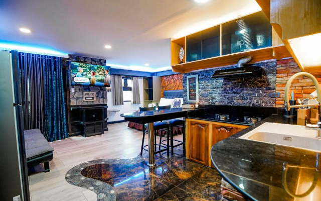 CLOCKWORKORANGE Luxury Suites