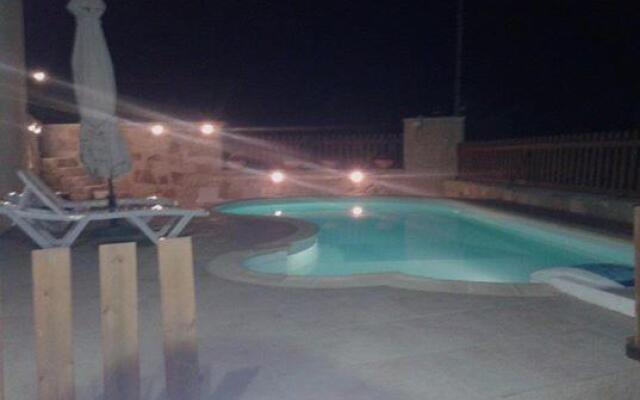 Iriana Village Inn