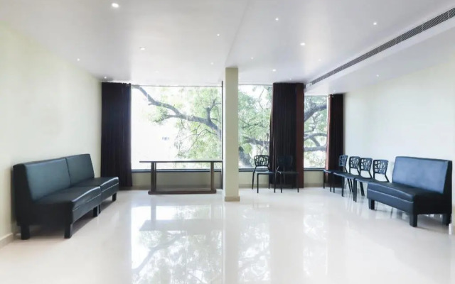 Hotel 7th Heaven by OYO Rooms